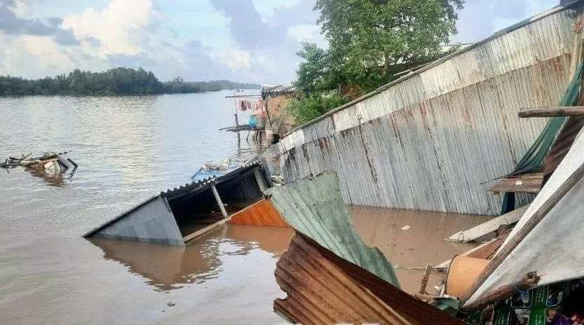 Cà Mau: Sạt lở trong đêm làm 9 căn nhà ảnh hưởng, thiệt hại 1 tỷ đồng