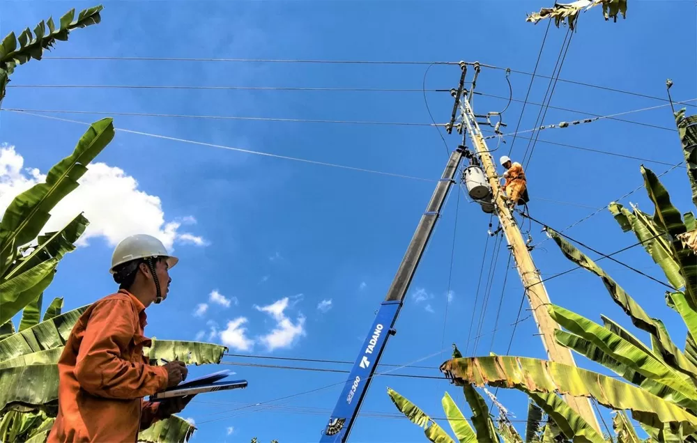 Điện lực Hậu Giang đảm bảo an toàn lưới điện trong mùa mưa, bão