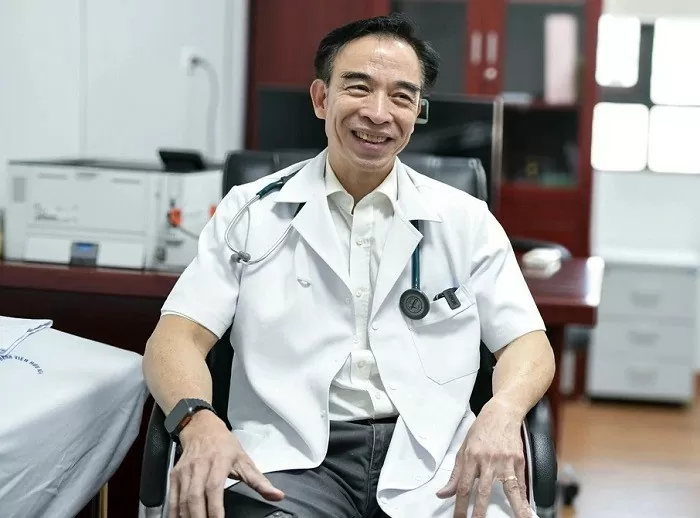 Cựu giám đốc Bệnh viện Bạch Mai Nguyễn Quang Tuấn đăng ký thực hành tại bệnh viện: Có gì mà ầm ĩ?