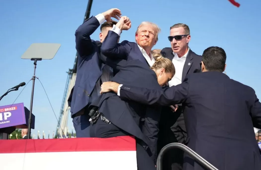 Nổ súng tại sự kiện vận động tranh cử, cựu Tổng thống Mỹ Donald Trump bị thương