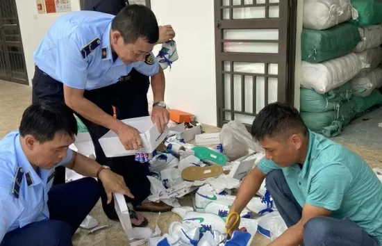 Thái Bình: Xử phạt chủ hàng 10 triệu đồng và buộc tiêu hủy 39 đôi giầy giả mạo nhãn hiệu NIKE