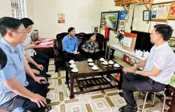 Chủ tịch UBND tỉnh Lai Châu thăm và tặng quà các thương binh, gia đình liệt sĩ