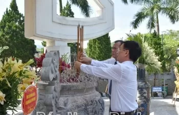 Lãnh đạo tỉnh Nam Định dâng hương tưởng niệm các anh hùng liệt sĩ tại Hà Giang