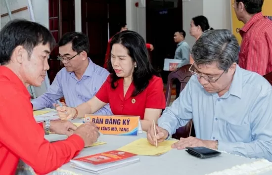 Phó Chủ tịch tỉnh Bình Thuận và 149 cá nhân đăng ký hiến mô, tạng
