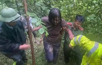 Phú Thọ: Cứu nữ du khách Mỹ rơi xuống hố sâu giữa trời mưa tầm tã