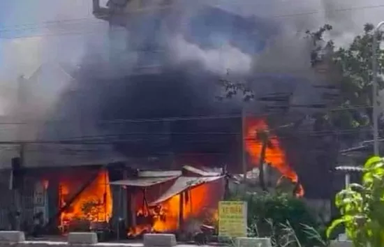 Nam Định: Cháy nhà ở kết hợp kinh doanh, lửa đỏ rực, khói đen bốc cao chục mét