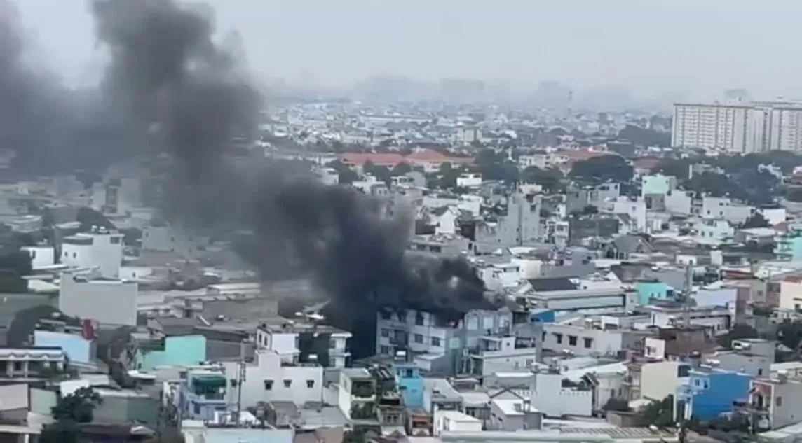 TP. Hồ Chí Minh: Cháy nhà ở Bình Tân, giải cứu nhiều người mắc kẹt