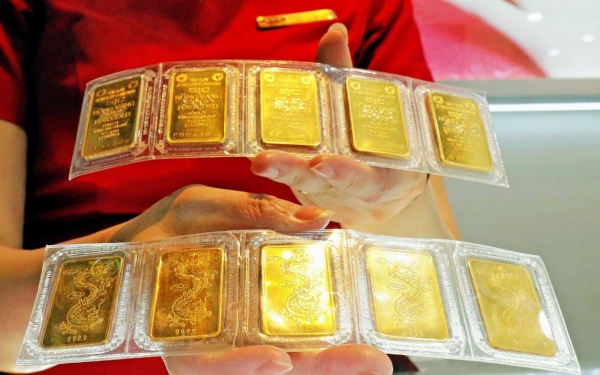 Giá vàng hôm nay 31/7/2024: Vàng trong nước giảm sốc, vàng thế giới “tăng dựng đứng”