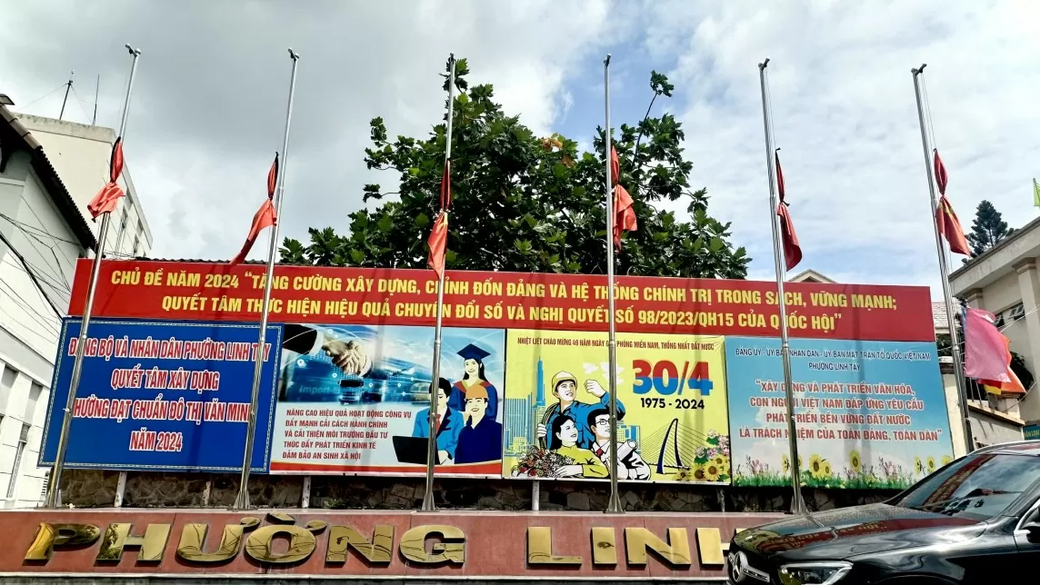TP. Hồ Chí Minh: Nhiều cơ quan, doanh nghiệp treo cờ rủ tưởng niệm Tổng Bí thư Nguyễn Phú Trọng