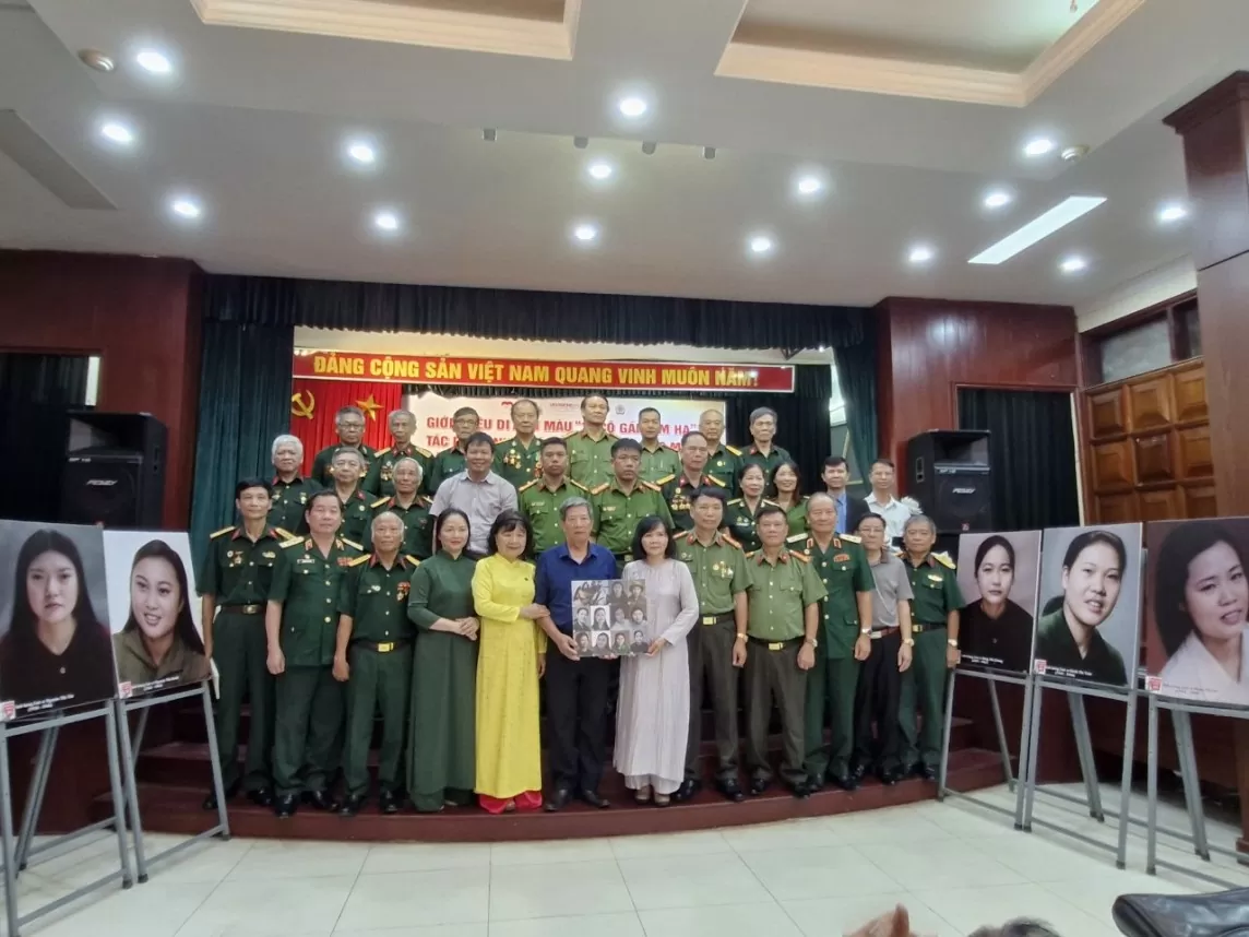 Phục dựng ảnh màu chân dung 10 nữ liệt sĩ dân quân Lam Hạ