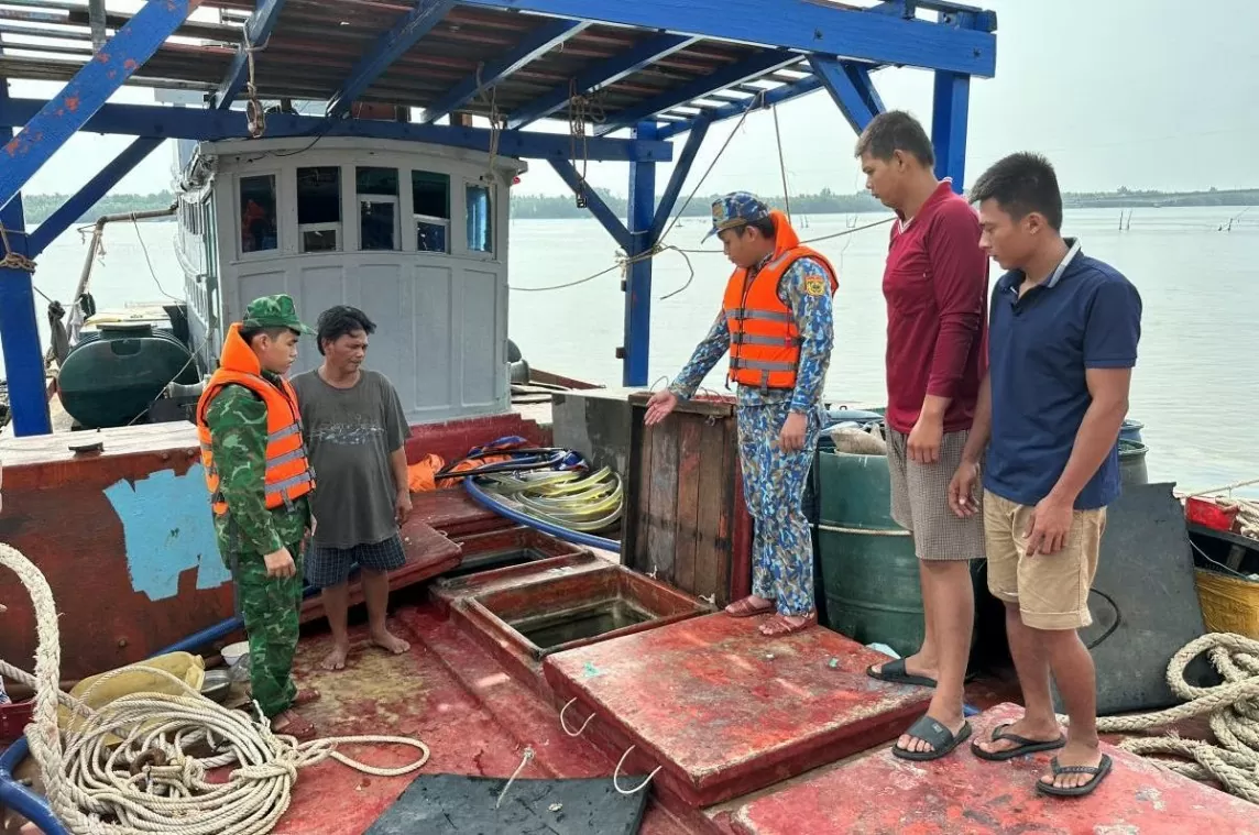 Kiên Giang: Liên tiếp bắt giữ 4 tàu chở gần 60.000 lít dầu DO không rõ nguồn gốc