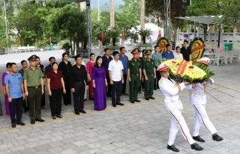 Hà Giang: Ban Tuyên giáo tỉnh uỷ dâng hương tri ân các anh hùng liệt sĩ tại Vị Xuyên