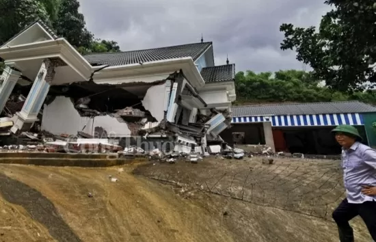 Chủ biệt thự ở Hà Nội bị sập: Chị gái không gọi, cả nhà 8 người sẽ bị vùi lấp