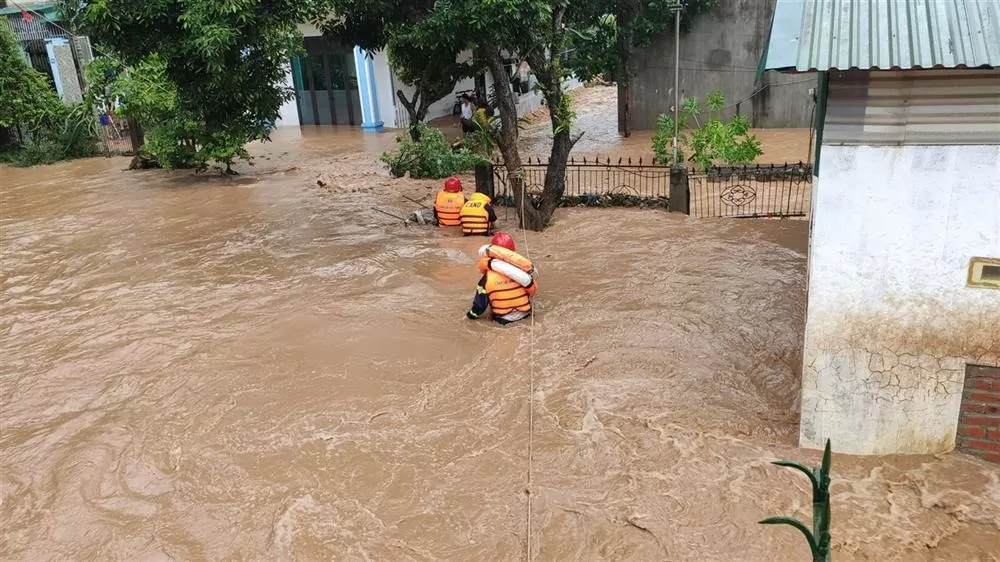 Bộ Công an chỉ đạo tập trung ứng phó mưa lũ, sạt lở sau cơn bão số 2