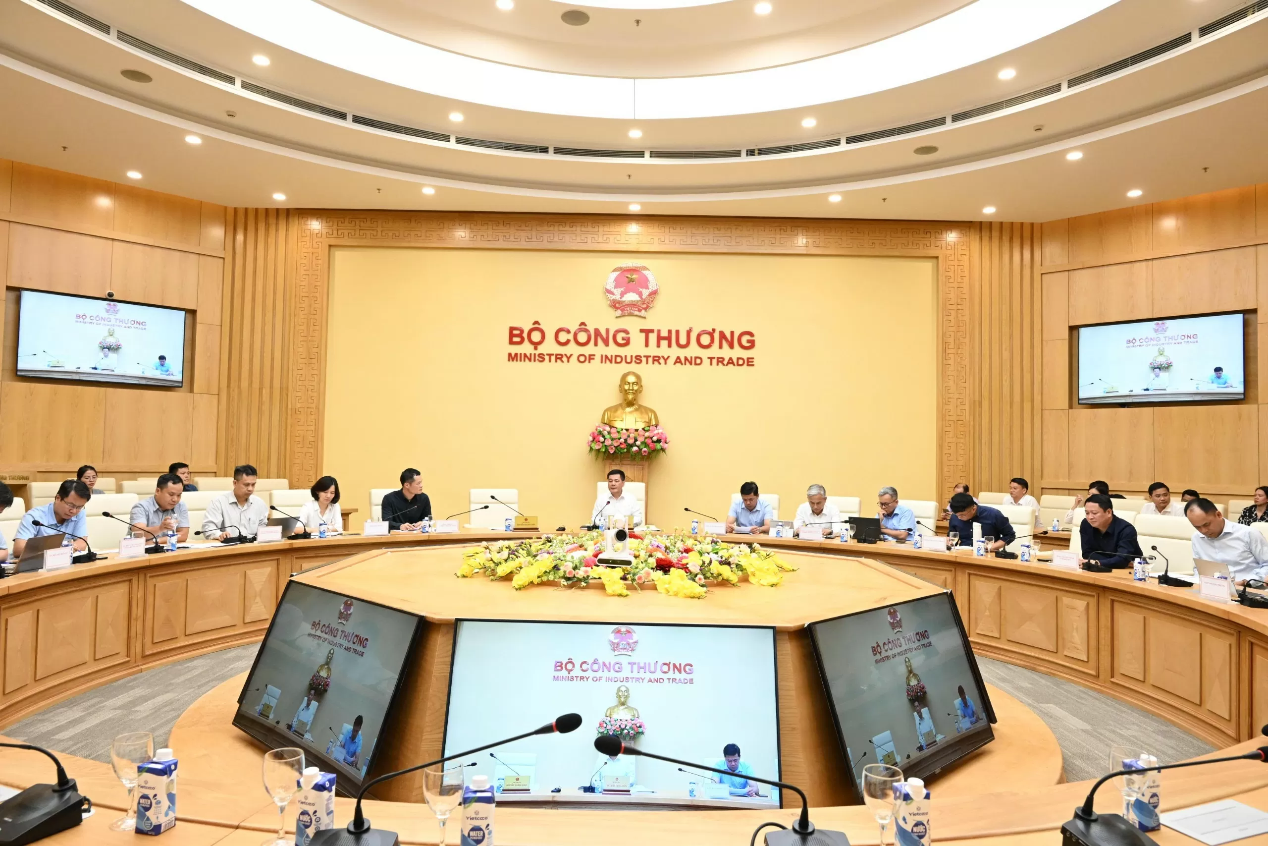 Bộ trưởng Nguyễn Hồng Diên chủ trì Hội nghị Thúc đẩy hợp tác mua bán than với Lào