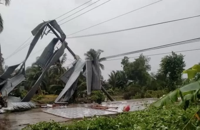 Cà Mau: Nhiều căn nhà bị sập do mưa lớn kèm gió mạnh, thiệt hại trên 1 tỷ đồng