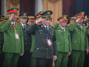 Trung tướng Lê Hồng Nam dẫn đầu đoàn cán bộ Công an TP.HCM viếng Tổng Bí thư Nguyễn Phú Trọng