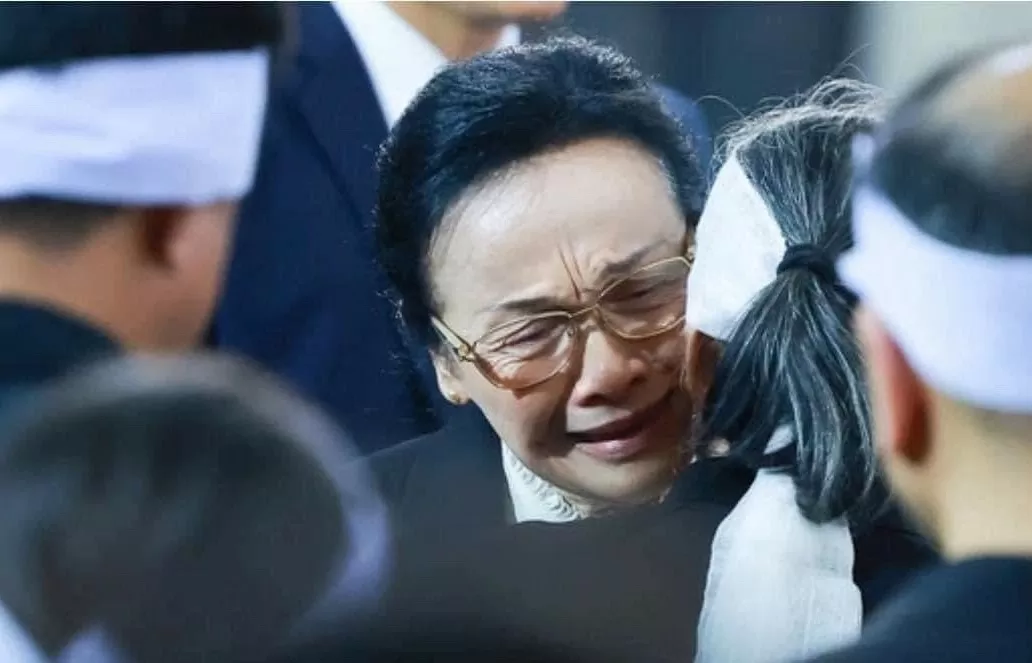 Cái ôm giữa phu nhân hai Tổng Bí thư Việt - Lào: Hơn cả một nghi thức ngoại giao