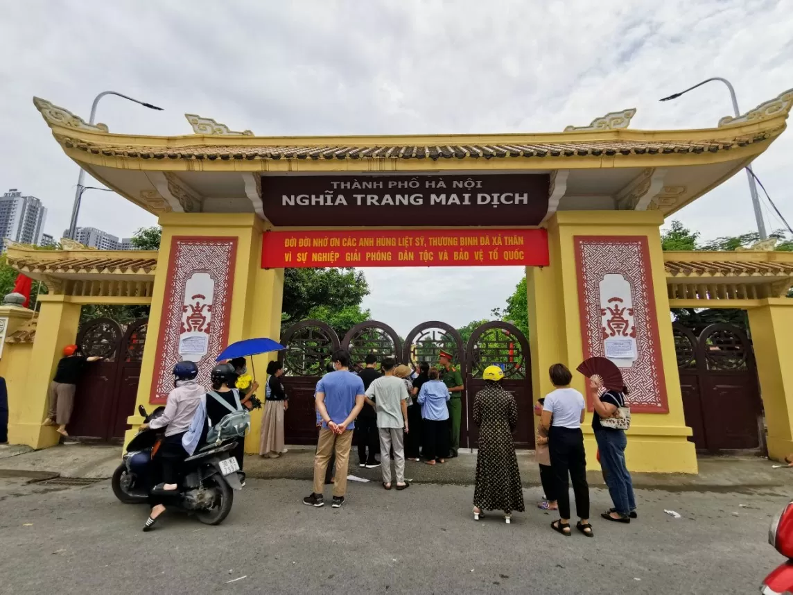 Hà Nội: Nghĩa trang Mai Dịch tạm dừng hoạt động thăm viếng