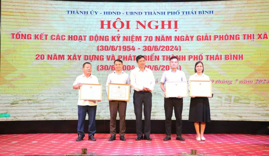 Thái Bình: DragonGroup nhận giấy khen doanh nghiệp tiêu biểu thành phố