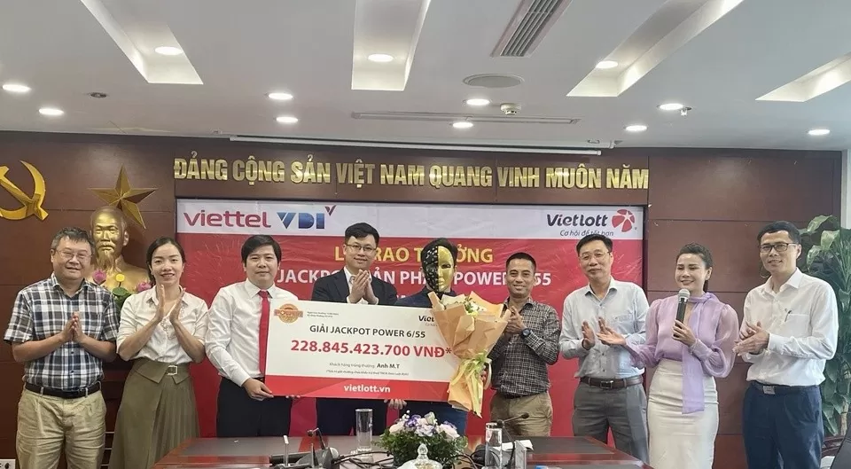 Sau khi nhận thưởng Vietlott 228 tỷ đồng, người đàn ông tiết lộ bí quyết