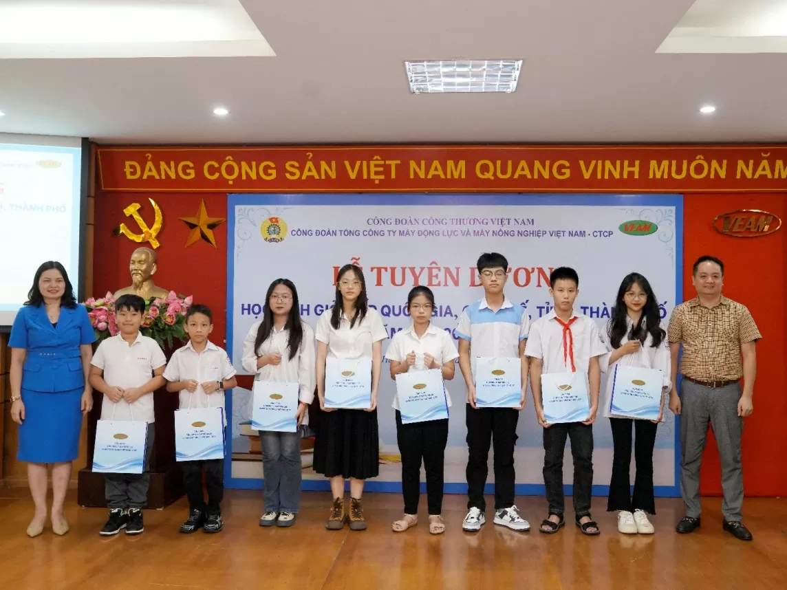 Công đoàn VEAM tuyên dương học sinh giỏi và học sinh hiếu học