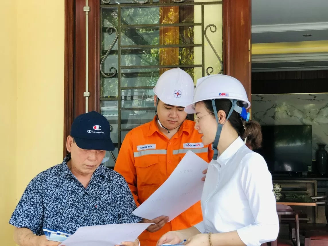 1 kWh ánh sáng có giá bao nhiêu?