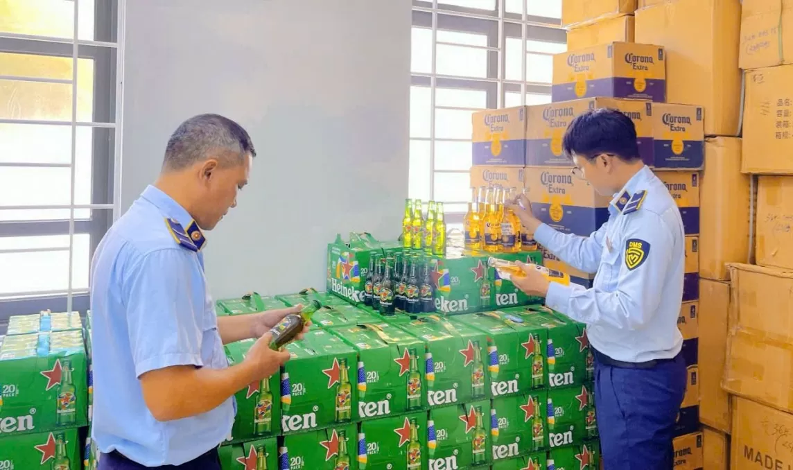 Phú Yên: Tạm giữ 2.800 chai bia Heineken và Corona không có hóa đơn, chứng từ