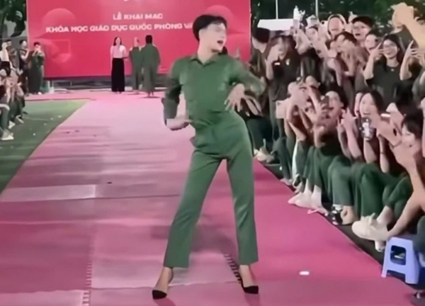 ưỡn ẹo catwalk