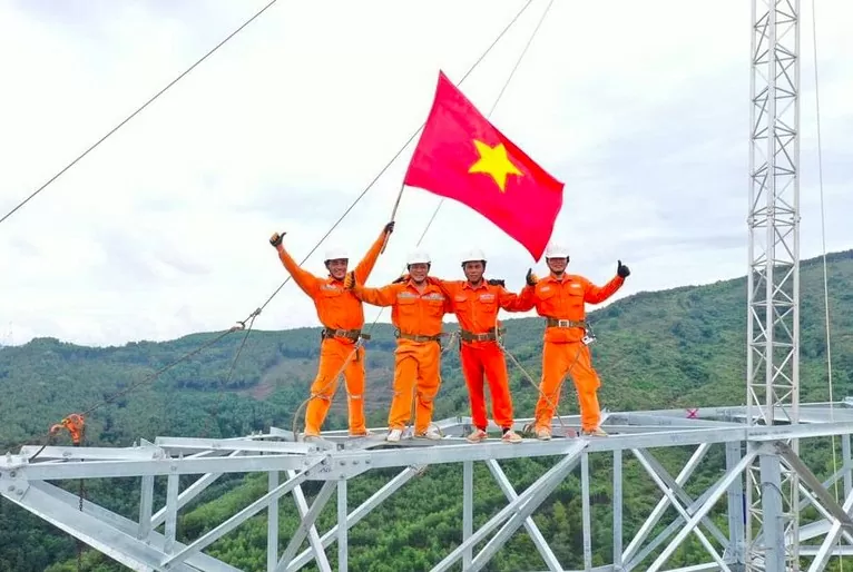 Ca khúc "Tổ quốc thiêng liêng trong trái tim người thợ điện" về đường dây 500kV mạch 3