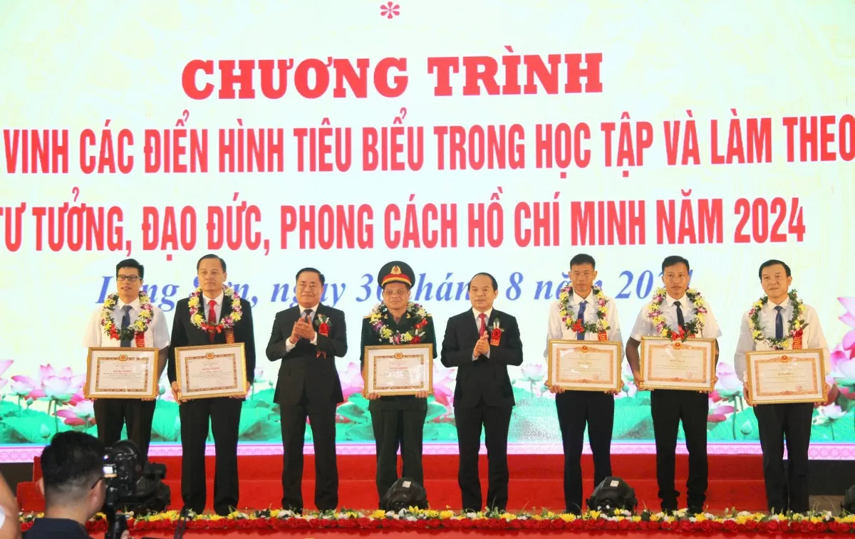 Lạng Sơn: Tôn vinh các điển hình trong học tập và làm theo tư tưởng, đạo đức Hồ Chí Minh