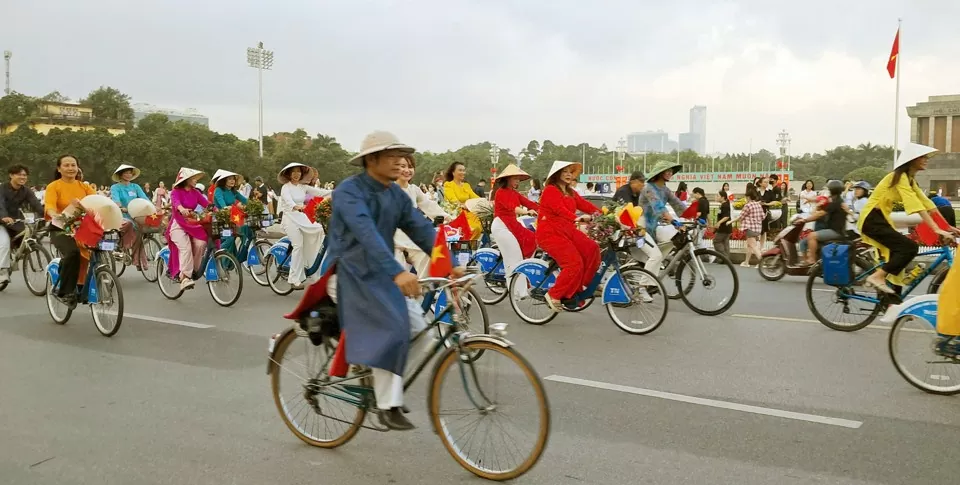 Hà Nội diễu hành 