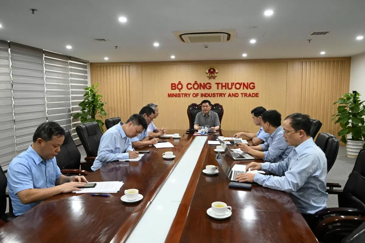 Bộ trưởng Bộ Công Thương: Ưu tiên cấp lại điện, đảm bảo đủ xăng dầu và hàng hoá cho người dân