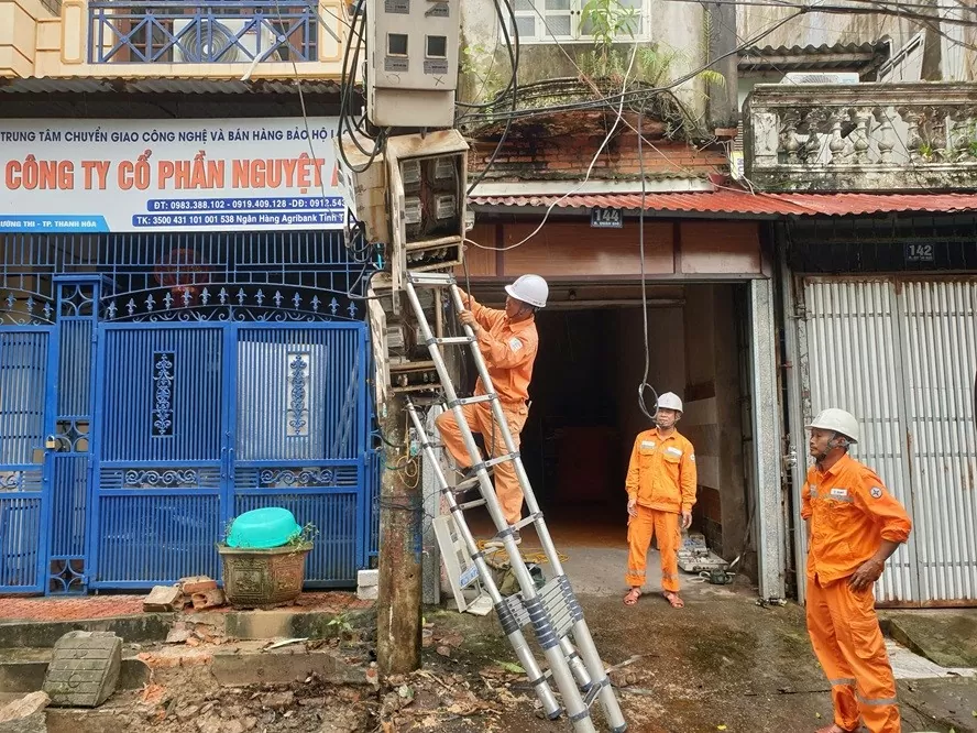 Công ty Điện lực Thanh Hóa huy động lực lượng khắc phục hậu quả do bão số 3 gây ra