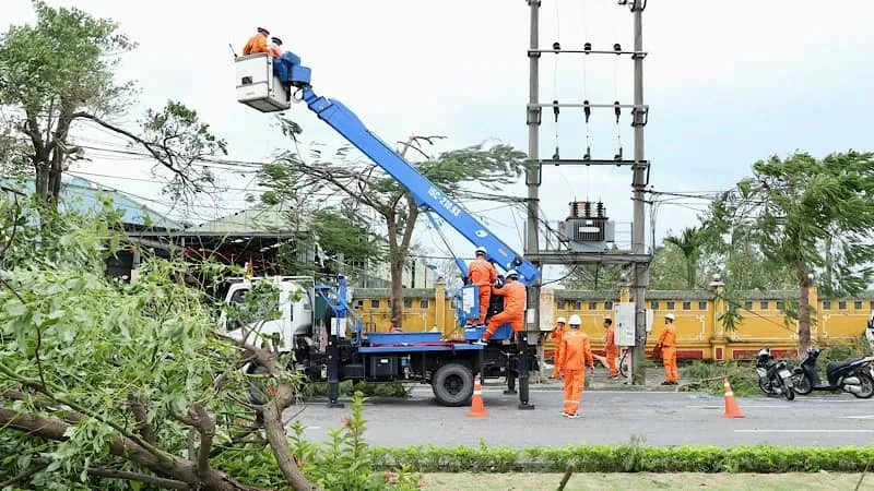 Đã khôi phục cấp điện trở lại cho 4,2 triệu khách hàng sau bão số 3