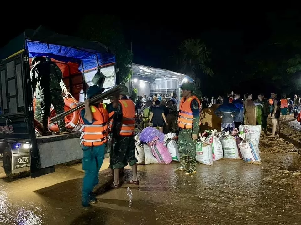 Trắng đêm ứng phó với sự cố vỡ đê tại Phú Thọ và Tuyên Quang