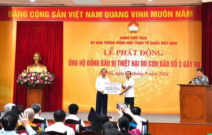 Cán bộ nhân viên Vietcombank ủng hộ 1 ngày lương hỗ trợ đồng bào bị thiệt hại do bão số 3