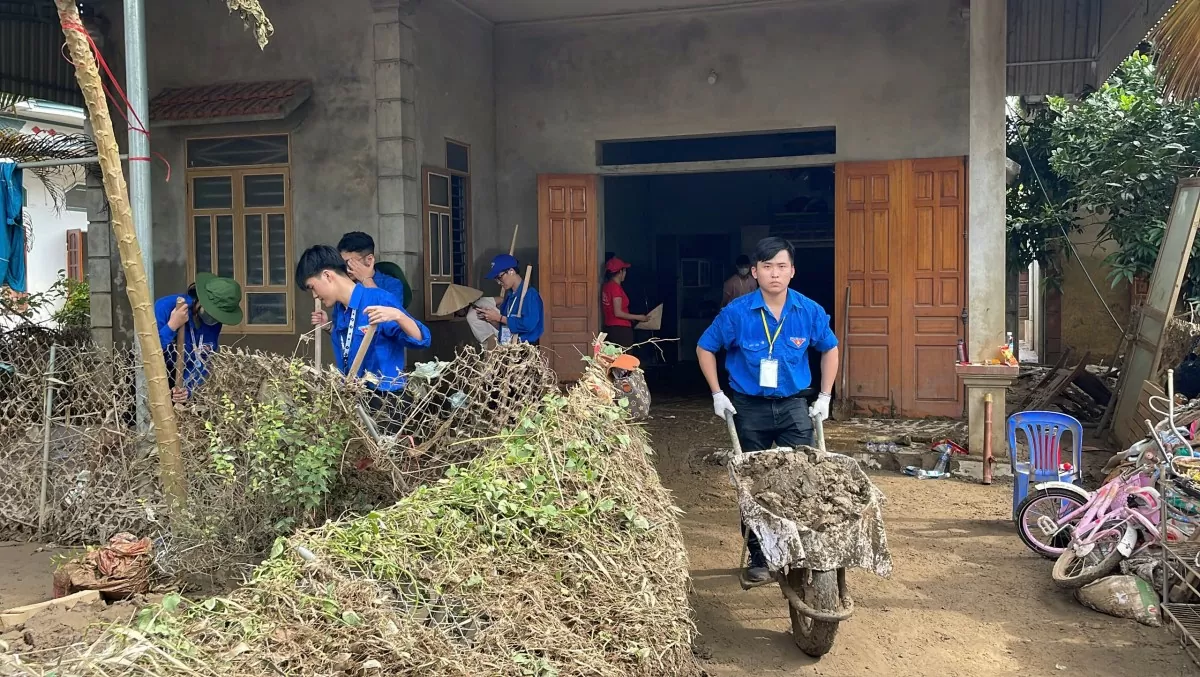 70 tình nguyện viên EPU tham gia khắc phục mưa lũ tại Hà Nội và Yên Bái