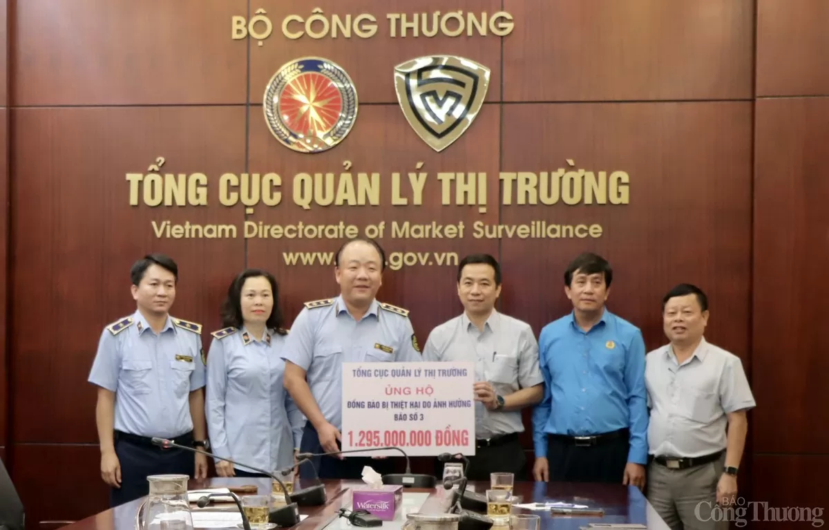 Tổng cục Quản lý thị trường quyên góp được hơn 2,3 tỷ đồng ủng hộ bà con vùng lũ