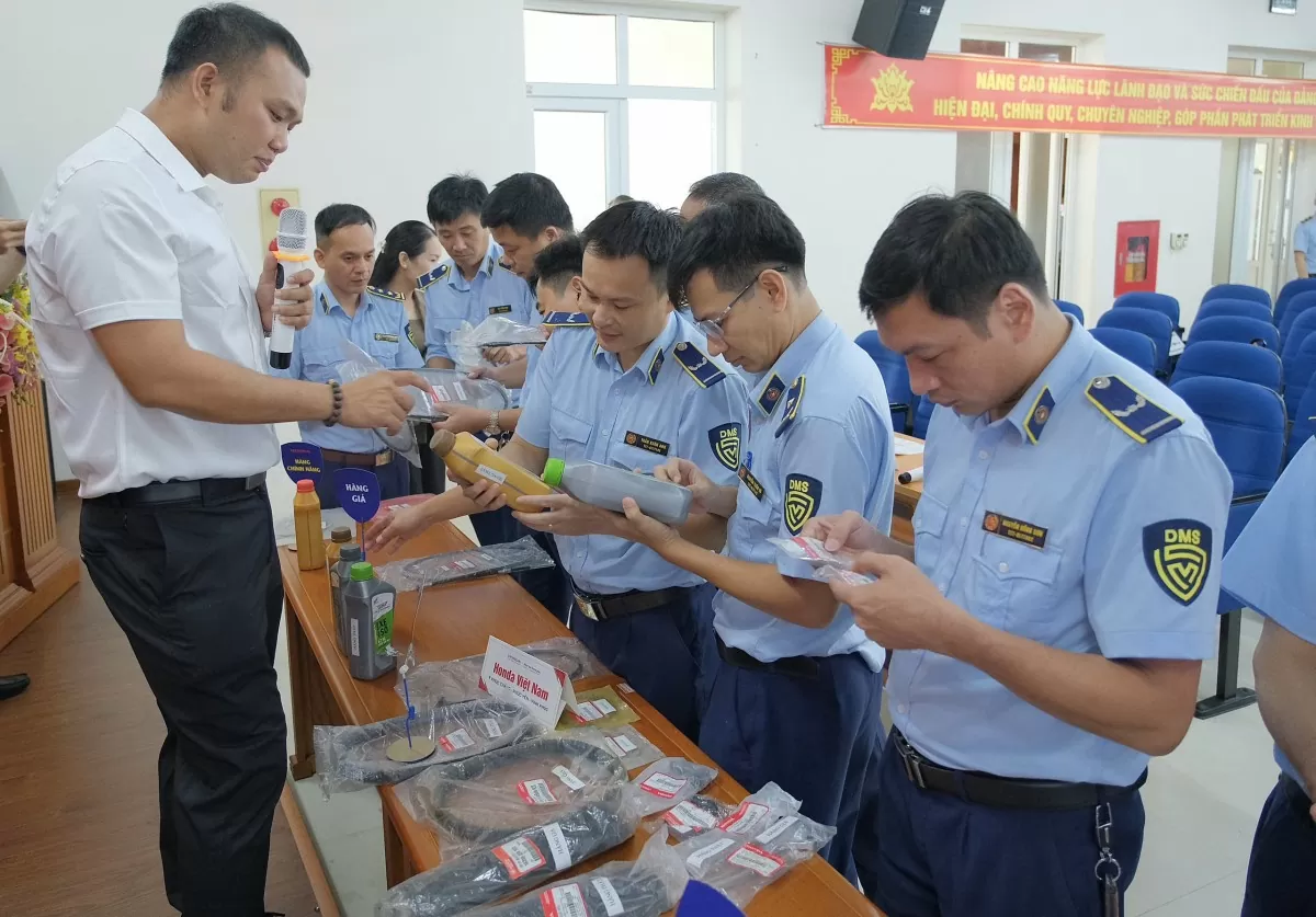 Hàng năm có hàng chục nghìn phụ tùng, tem, dầu nhớt giả mạo thương hiệu Honda