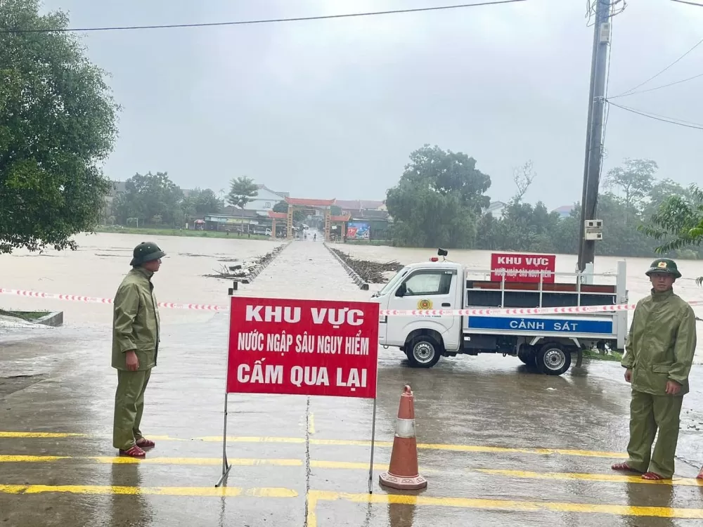 Hà Tĩnh: Nước sông Ngàn Phố vượt báo động 2, nhiều nơi ngập sâu