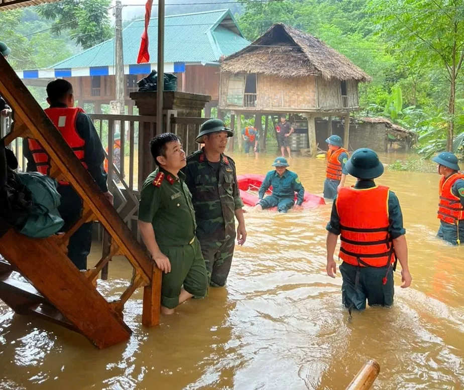 Thanh Hóa: Di dời người dân ra khỏi khu vực nguy cơ sạt lở, lên phương án ứng phó vùng áp thấp