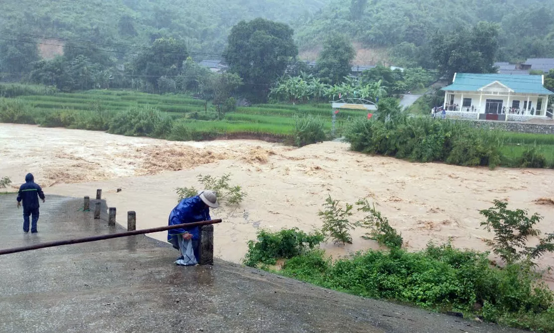 Nhiều bản ở huyện biên giới Mường Lát bị cô lập, sơ tán khẩn cấp hàng chục hộ dân