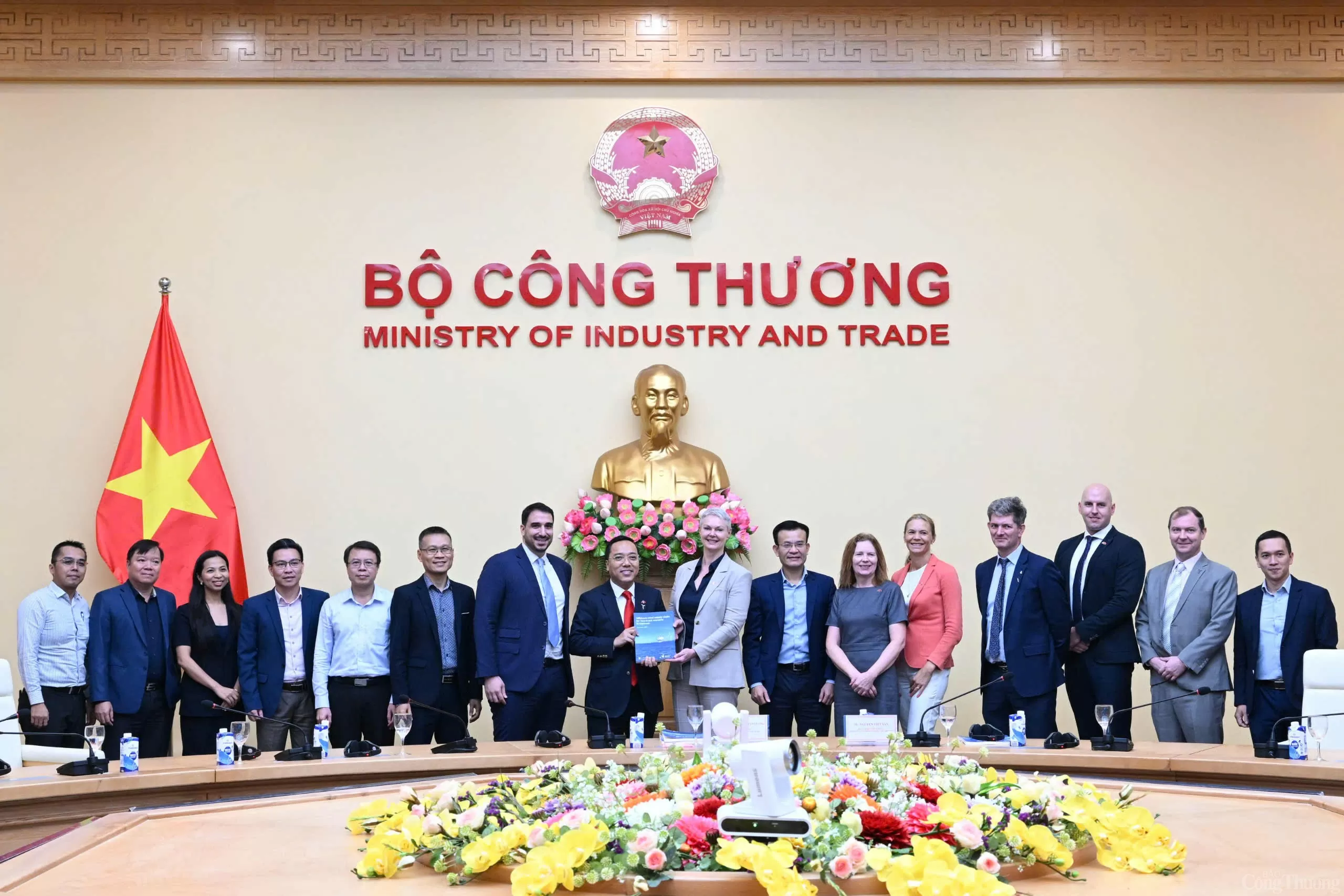 Bộ Công Thương tiếp nhận Báo cáo nghiên cứu của Na Uy về chuỗi cung ứng điện gió ngoài khơi