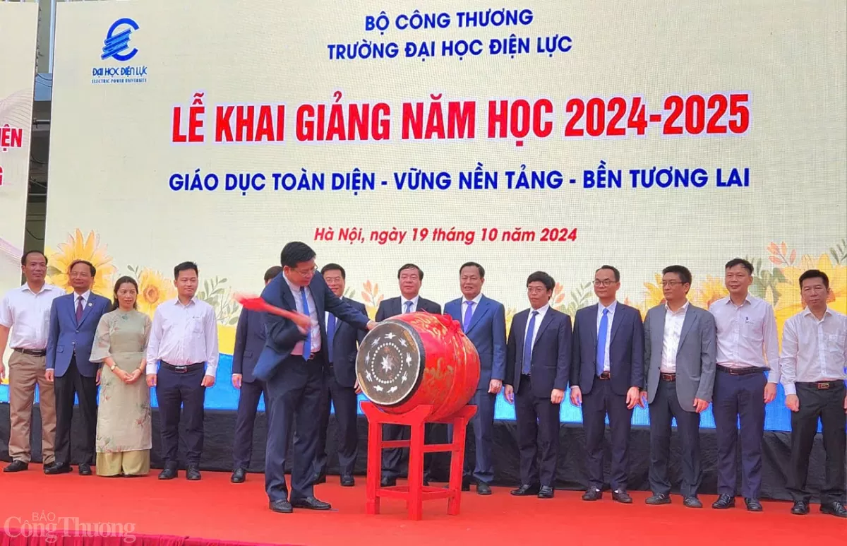 Trường Đại học Điện lực tổ chức lễ khai giảng năm học 2024 và trao bằng tốt nghiệp đợt 2