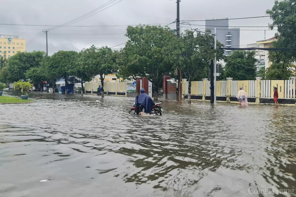 Quảng Nam: Mưa lớn, một số tuyến đường TP. Tam Kỳ ngập cục bộ