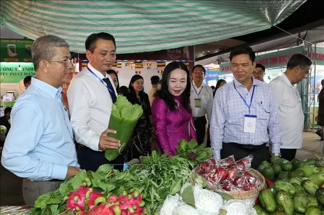 tra vinh 300 gian hang tai hoi cho xuc tien thuong mai gan voi le hoi ok om bok