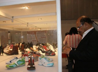 Giày do doanh nghiệp Việt Nam thiêt kế được trưng bày tại một hội chợ tại TPHCM