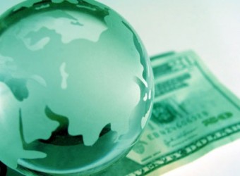 Kinh tế thế giới năm 2011 chứa nhiều yếu tố may mắn lẫn rủi ro.