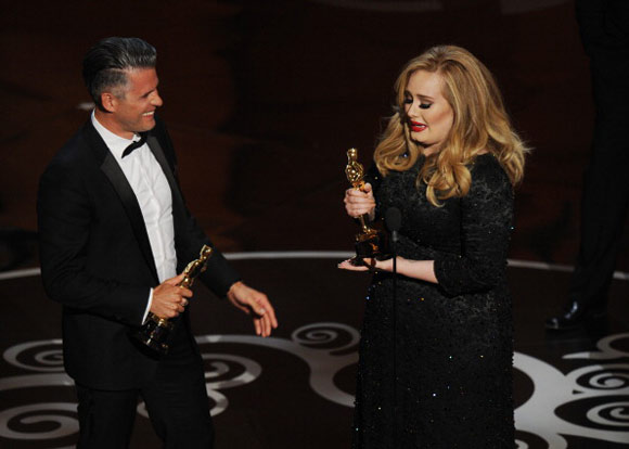 Adele xúc động nhận tượng vàng Oscar